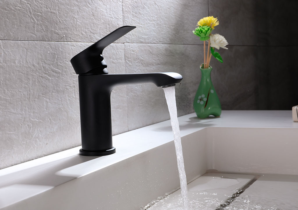 decoración de interiores con colores oscuros